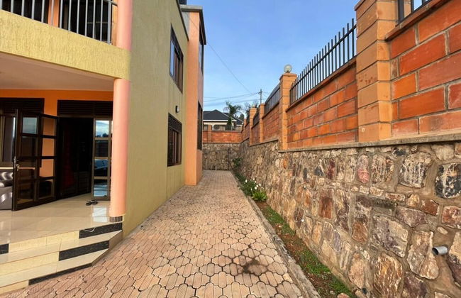 The Mugabi's Spacious Private Room - Foto 44