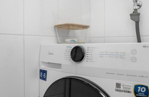 DG - Einfach aber sehr komfortabel - Wohnung für bis zu 12 Personen - Gruppen, Messe, Monteure, Studenten - Voll ausgestattet - 3 Smart-TV 55 Zoll Netflix, 1000 Mbit WLAN, voll ausgestattete Küche - Foto 17