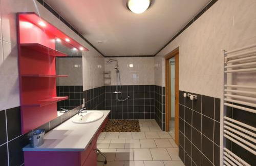 Gîte spacieux avec terrasse, confort moderne dans un cadre verdoyant et propice aux balades. - FR-1-589-79 - Foto 24