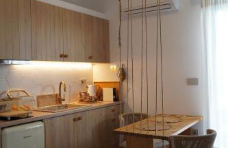 L A Boutique Suites with Private Hot Tub - Photo 25