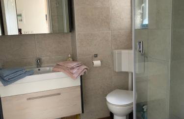 ASTRA-Ferienhaus mit großer Dachterrasse und Top-Ausstattung in NAS - Foto 16