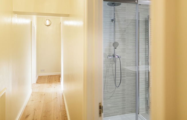 Charming 3BD Cotswolds Family Retreat - Photo 17