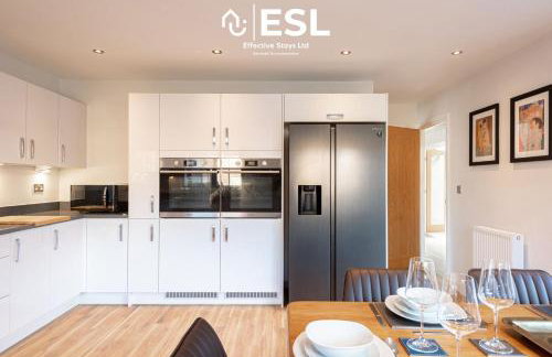 Large Modern 4 Bedroom House in Uttoxeter, Near Alton Towers, Great for Families - Foto 33