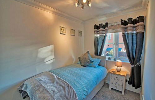 Three bedroom house in Culloden, Inverness - Photo 20