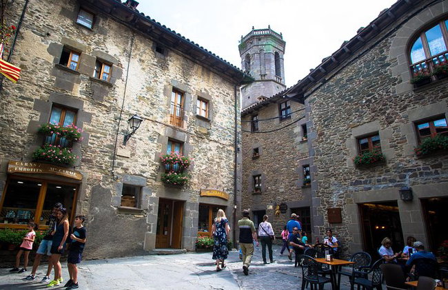 Medieval Three Villages Small Group Day Trip from Barcelona - Photo 14