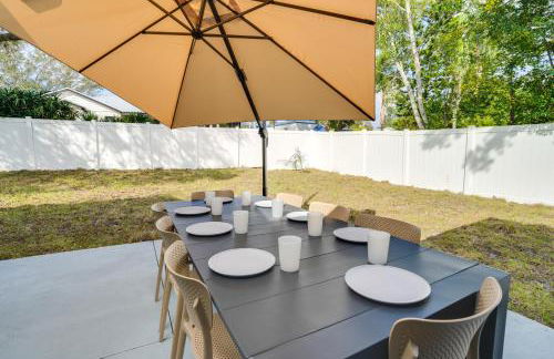 Mid-Century Lakeland Home with Game Room! - Foto 26