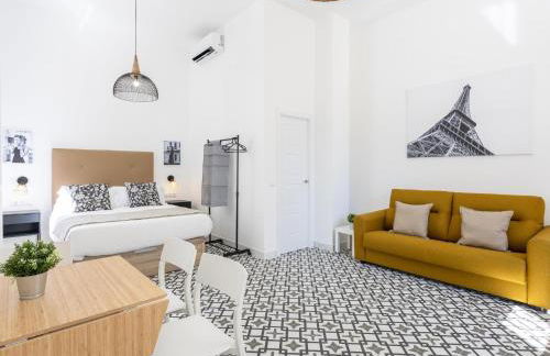 Holidays2Malaga Picasuss Loft New Built Close Huelin Beach and Promenade - Foto 1