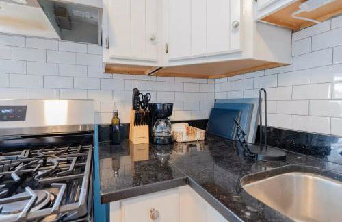 Charming 3BR Home With 2 Parking Spot, Near Transit & Shopping, - Foto 10