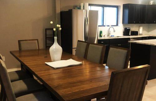 Spacious 2300SF, Recently Rehabbed, Large Living! - Foto 16