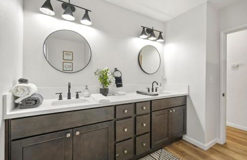 Sleeps 12 - Hot Tub - Pool - Game Room & Fire Pit! - Foto 52