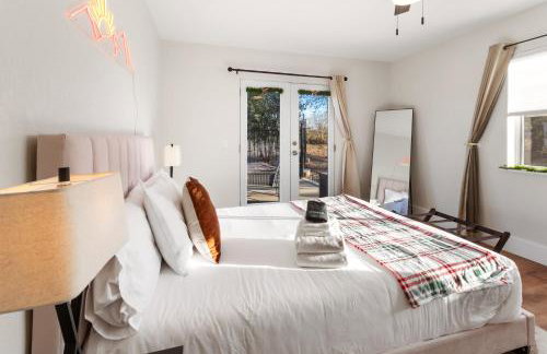 Heated Pool and Jacuzzi, Scenic Mountain View, Lux and Cozy, - Foto 19