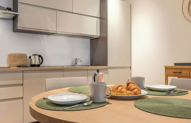 Charming Home - Photo 12