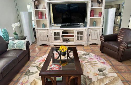 Spacious 4BR 2 5BA Family Retreat Pool Near Beach - Foto 7