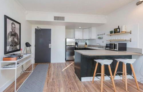 Music Row Retreat with Pool and Free Parking, Walk to Bars! - Foto 8