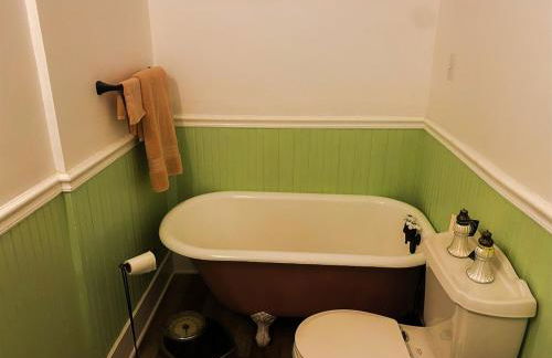 Restored historic home near ND and Amish Country - Foto 23