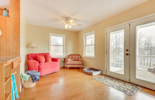 Family Home with Game Room and Decks in Etlan! - Foto 6