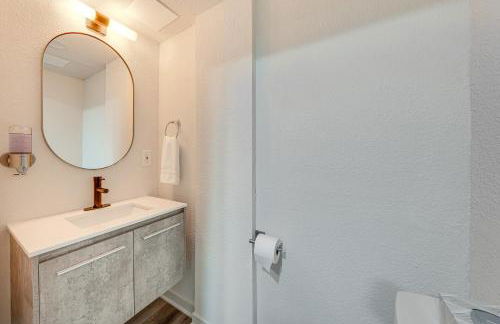 Luxury Prairie Retreat 5 Min from Madison! - Photo 27