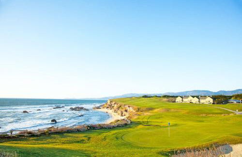 Experience the Pinnacle of Coastal Living at Harbour House - Foto 60