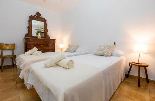 8 to 10 Sleeps Private Pool Villa & BBQ Near Barcelona - Foto 20