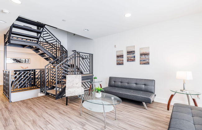 2BR Fully Furnished Apartment on Hawthorn Ave Hollywood - Photo 2