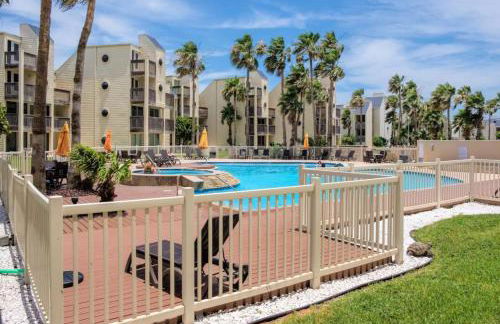 New Stunning Ocean-View Beachfront Resort, Heated Pool! - Foto 12