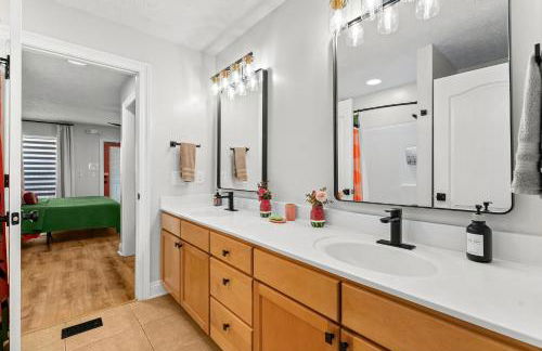 PCB Sleeps 22! 2 Homes, 2 Pools, 2 Mini Golf - Foto 42