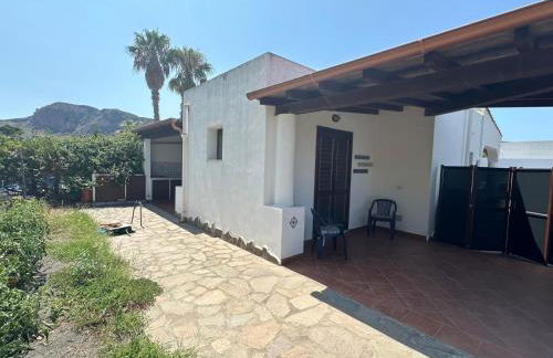 Villa by the Vulcano - 70mq plus large garden and patio - Foto 2