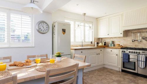 Sussex Escape for 8 with Hot Tub nr Goodwood - Foto 4, stove, toaster