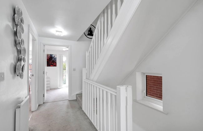 3 Bedroom and 2 Bath House with Balcony - Foto 36