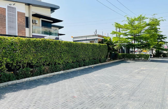 The Azaria Hotel & Apartment - Photo 76