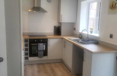 New Build 3-Bed in Rotherham Fast WiFi, Garden & Driveway - Foto 19