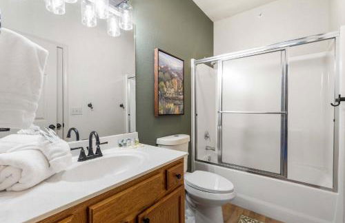 T Time Getaway - Overlooking Golf Views! - Foto 47