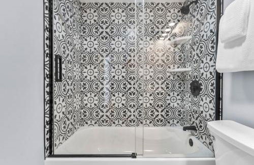 Family Walk to Craigville BeachBright 4BR Coastal Retreat - Foto 39