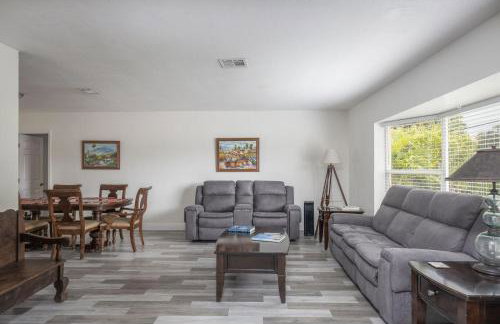 Purely Pompano, Pool, Water front, Paddleboard, Beach, 5 bedroom 3 bath - Photo 2