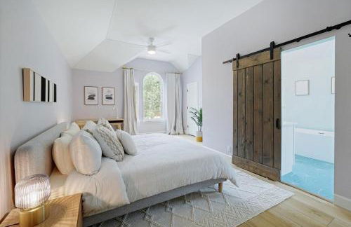 Modern Retreat Near Domain with Game Room and Gym - Foto 28