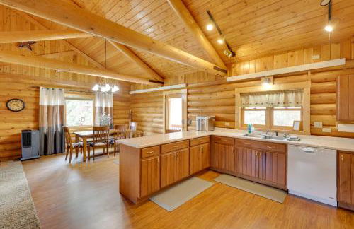 Hill City Log Cabin Along Newton Creek! - Foto 12