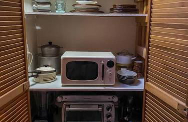 Wildland Zen Den Tiny House Retreat with Fireplace Grill AC Hammock Record Player Musical Instruments Pets OK - Foto 21