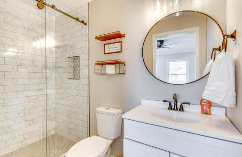 Screened Patio and Fire Pit Modern Westerville Home - Foto 16