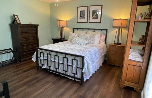 Wayne's Place-Hot tub, pet friendly. Close to HPU - Foto 10