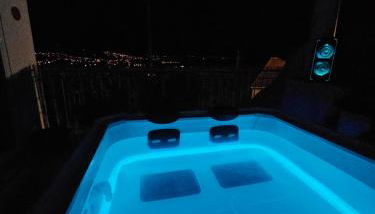 Marily's seaview suite with private JACUZZI and BBQ - Foto 3