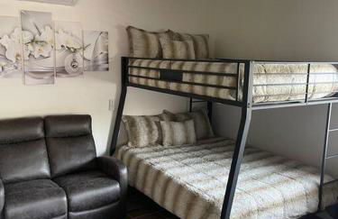 Elegant private studio with private entrance and pool access - Foto 14