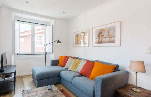 Beautiful Apartment with View of the Tagus River - Photo 1