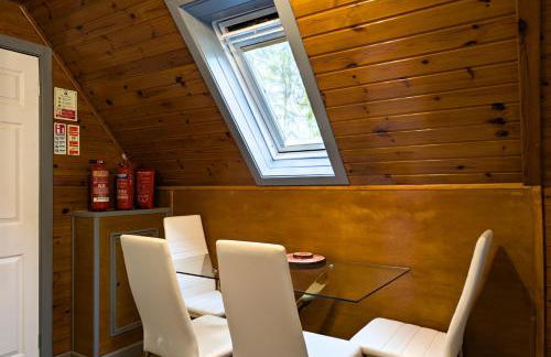 Cear 2- Private Hot Tub- Perth-Pet Friendly Lodge - Photo 14