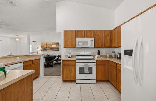 Single Story Villa with Pool Views and Family Fun - Foto 5