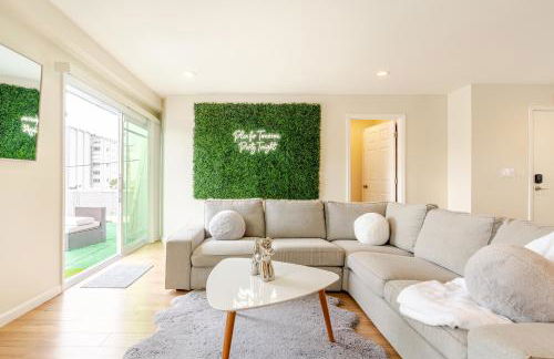 Luxury 2BR Oceanfront Condo with Rooftop Patio, 2 Minute Walk to the Beach! - Foto 14