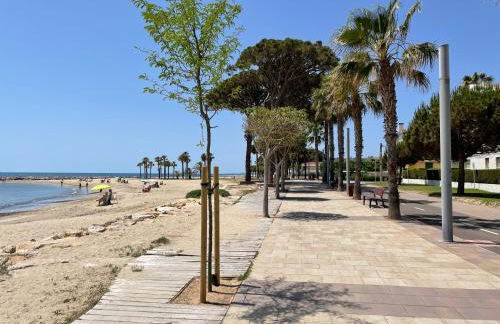 Myhost la Dorada frente al mar - Photo 25