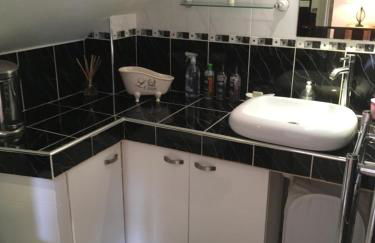 The Lavender Room - Photo 2