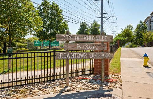 Modern 3BR Condo Walk to Downtown and UT with Parking - Foto 6