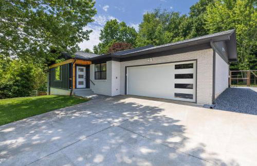 Mid-century Modern Impeccable Remodel with Hot Tub - Foto 1