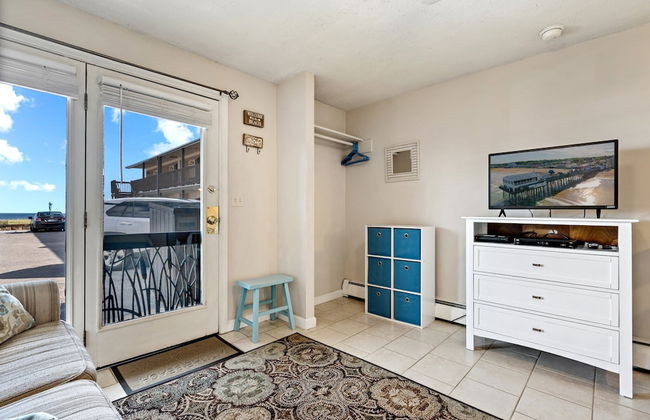 Beachfront Bliss Cozy Studio! - Photo 10